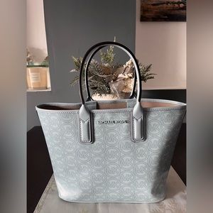 SOLD! NEW MICHAEL KORS JODIE SMALL TOTE IN PALE OCEAN BLUE